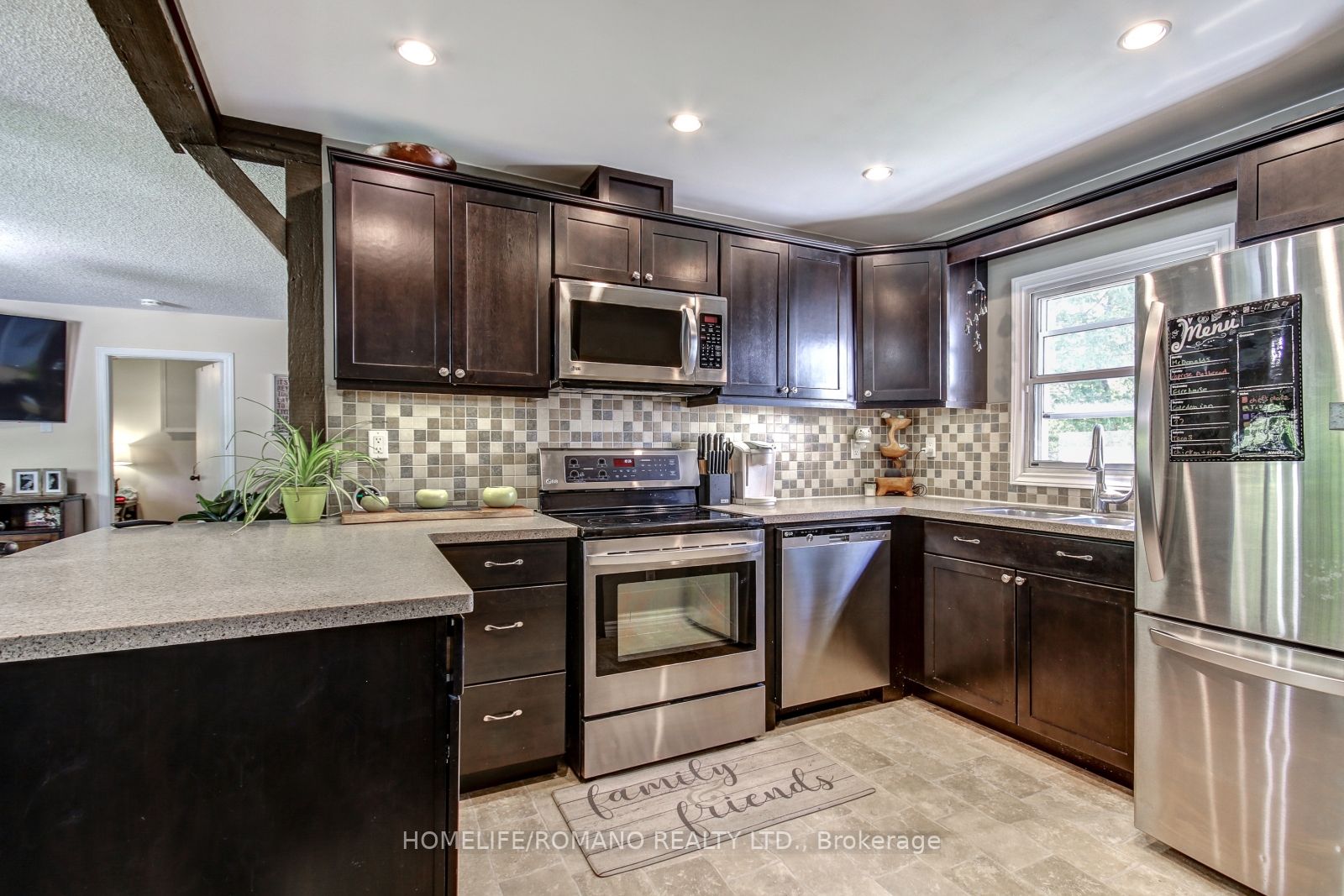 563 Mapleview Dr S