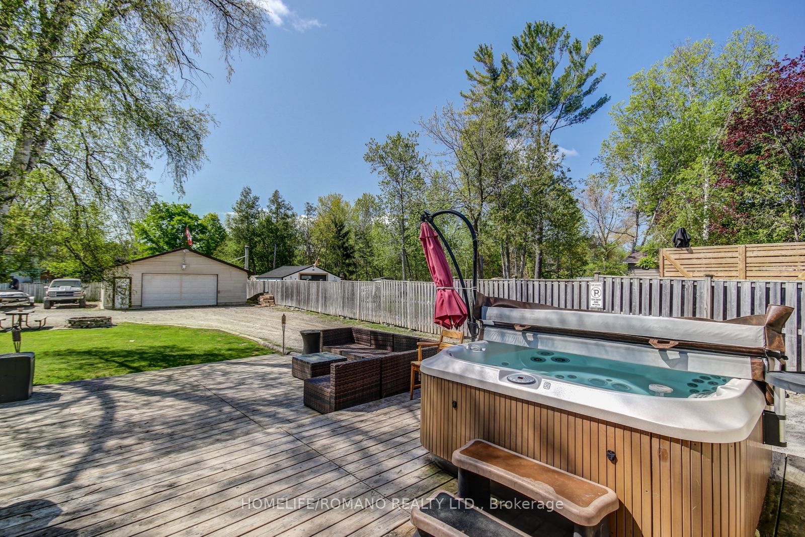563 Mapleview Dr S