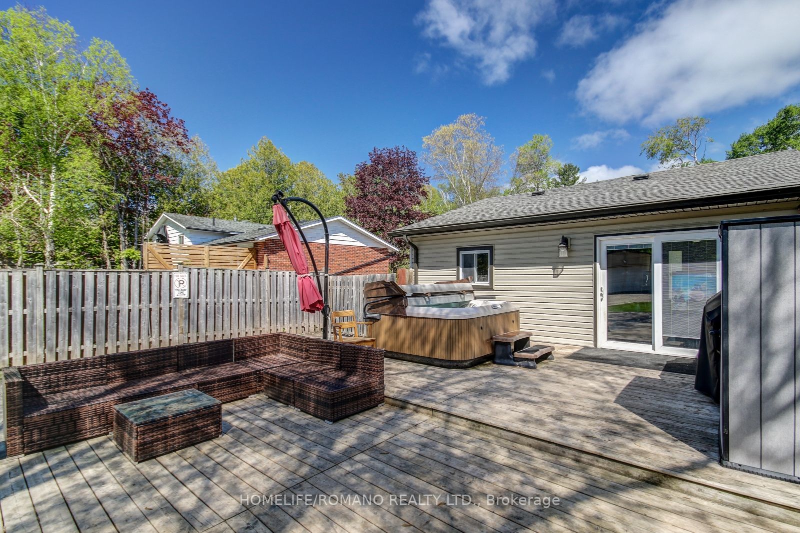 563 Mapleview Dr S