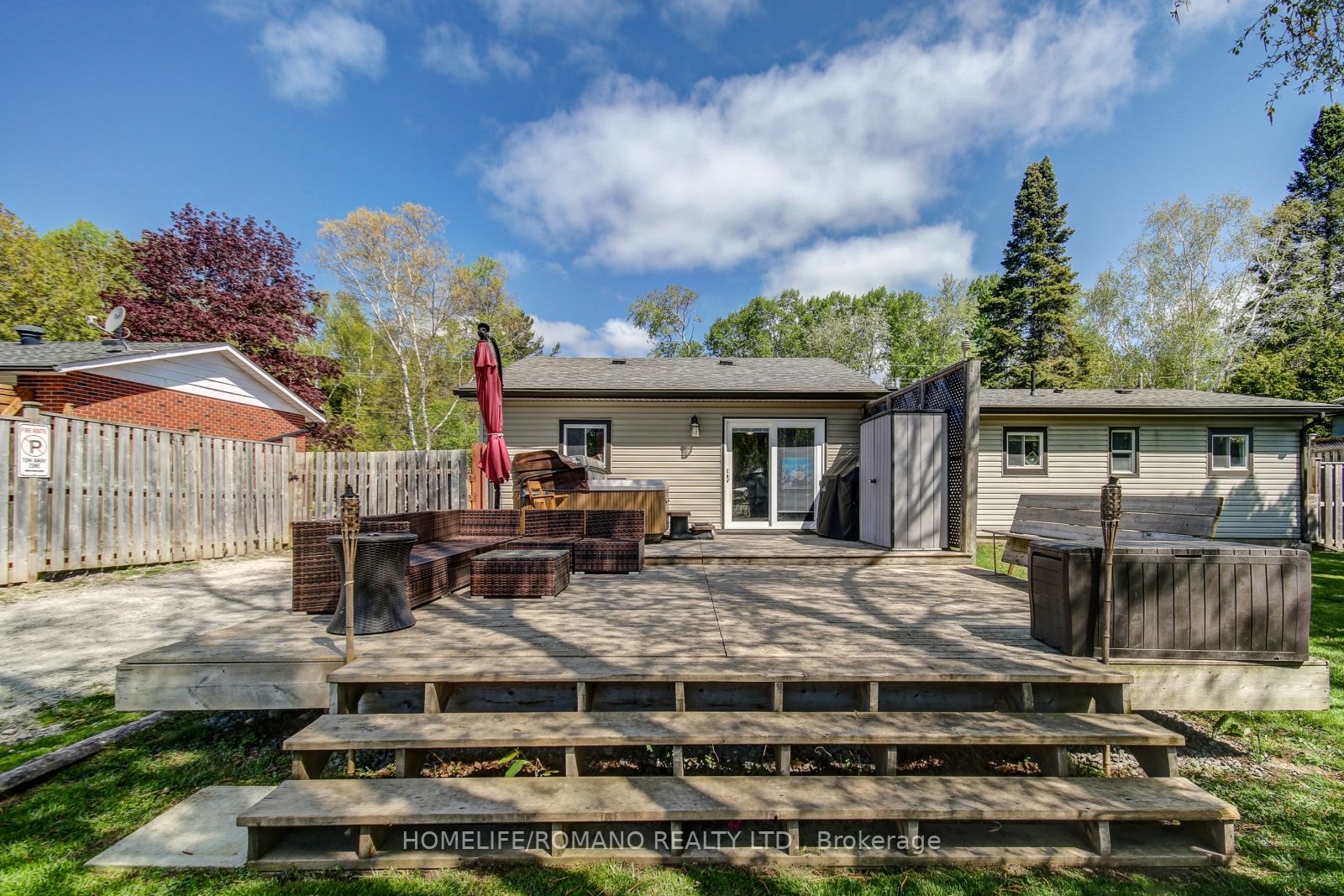 563 Mapleview Dr S