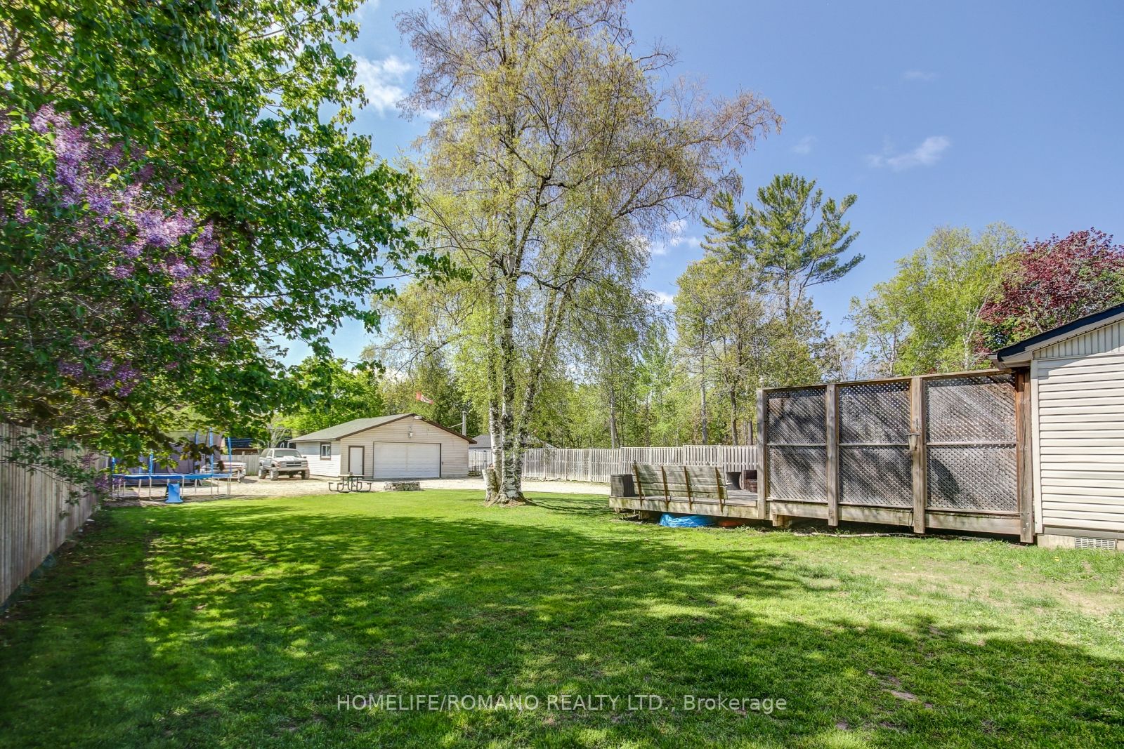 563 Mapleview Dr S