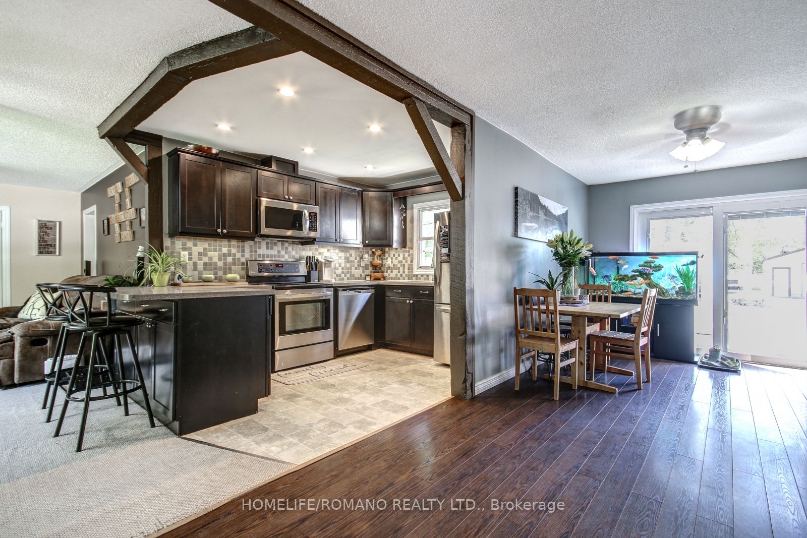 563 Mapleview Dr S