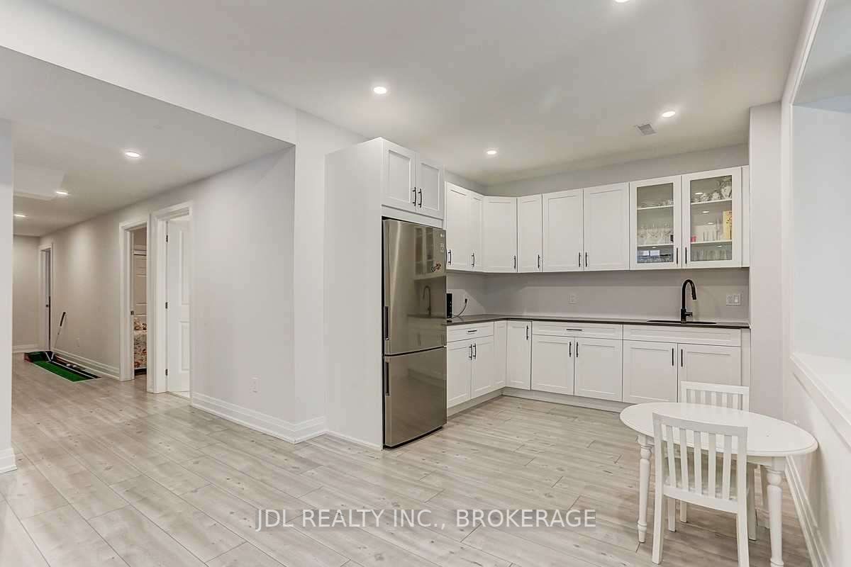 29 Elm Grove Ave