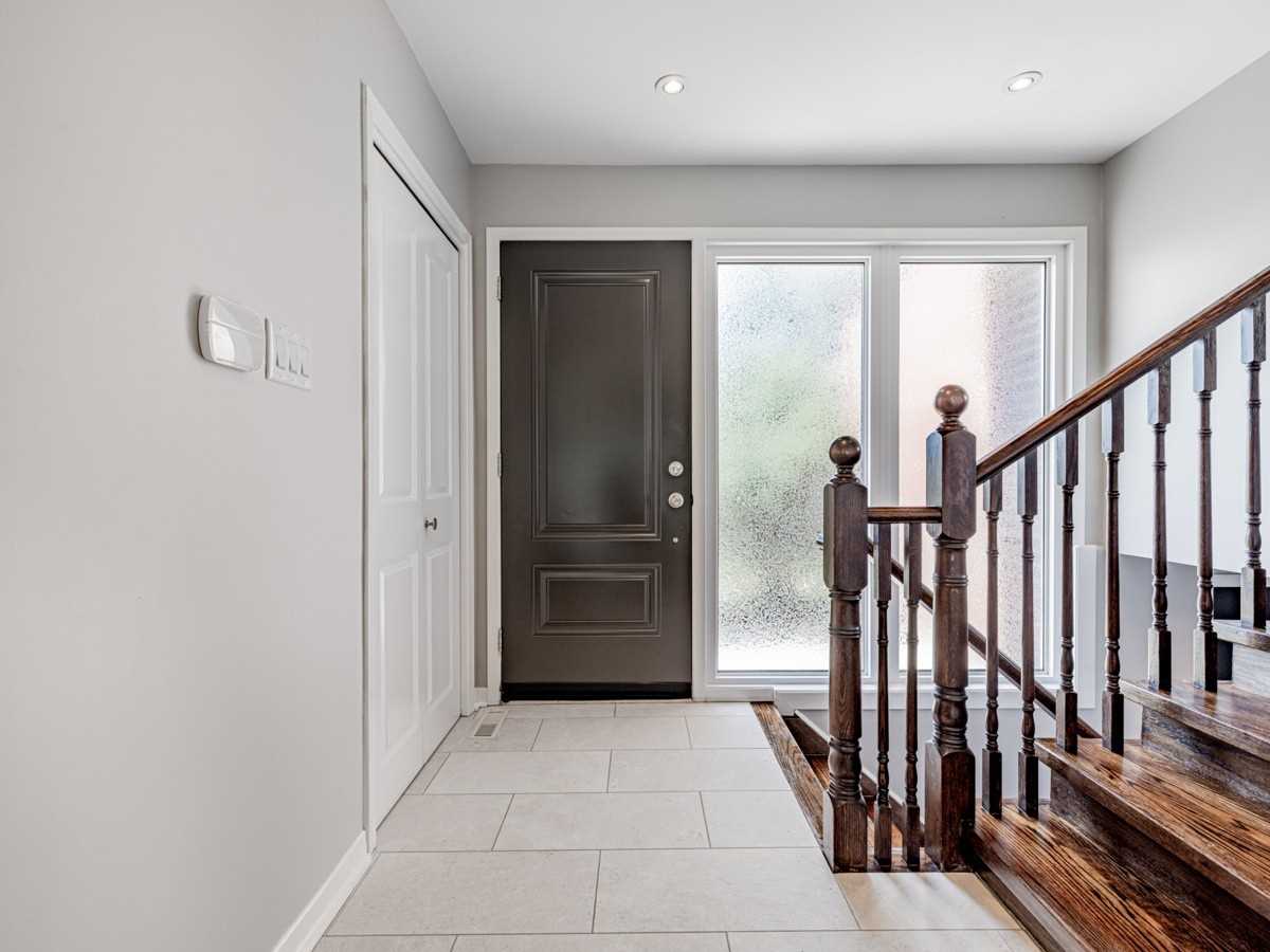 121 Donhill Cres