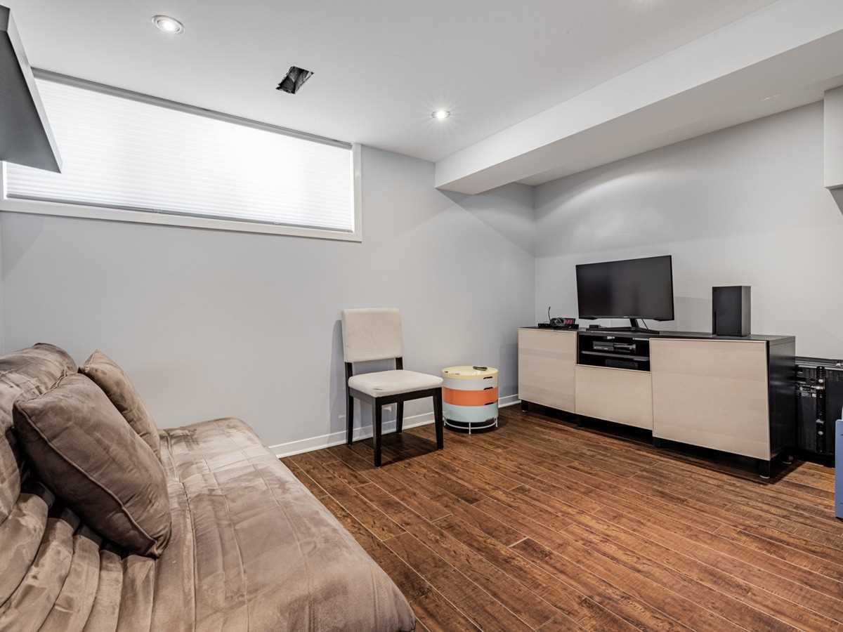 121 Donhill Cres