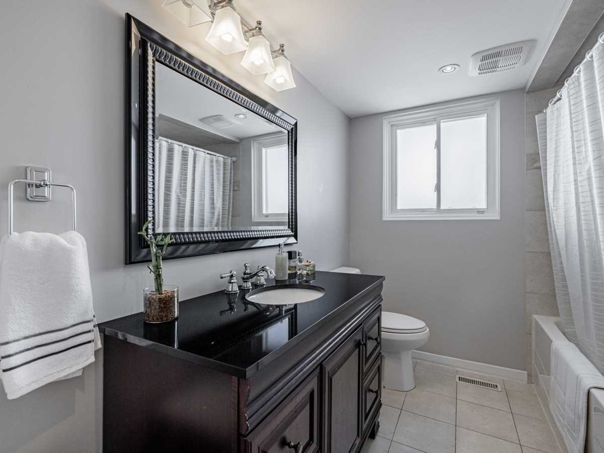 121 Donhill Cres