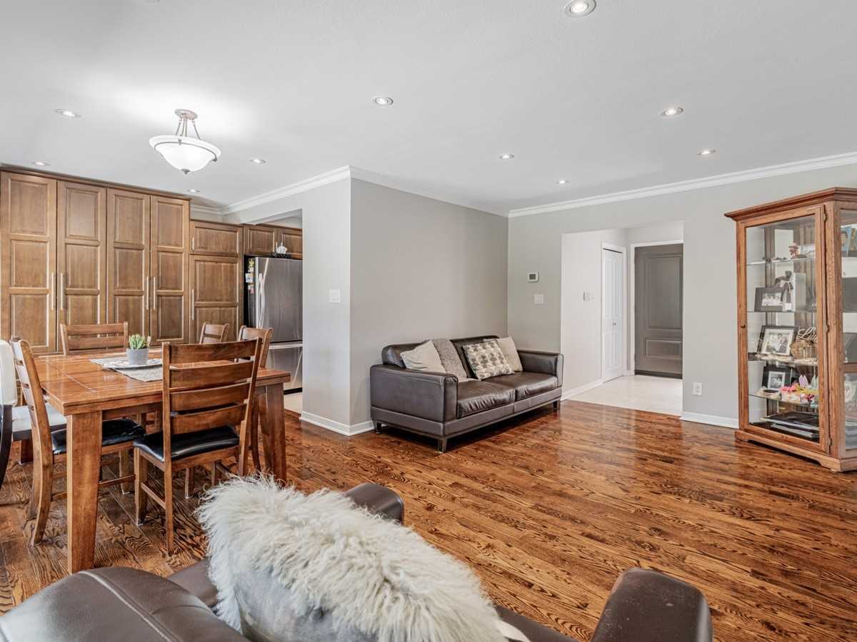 121 Donhill Cres