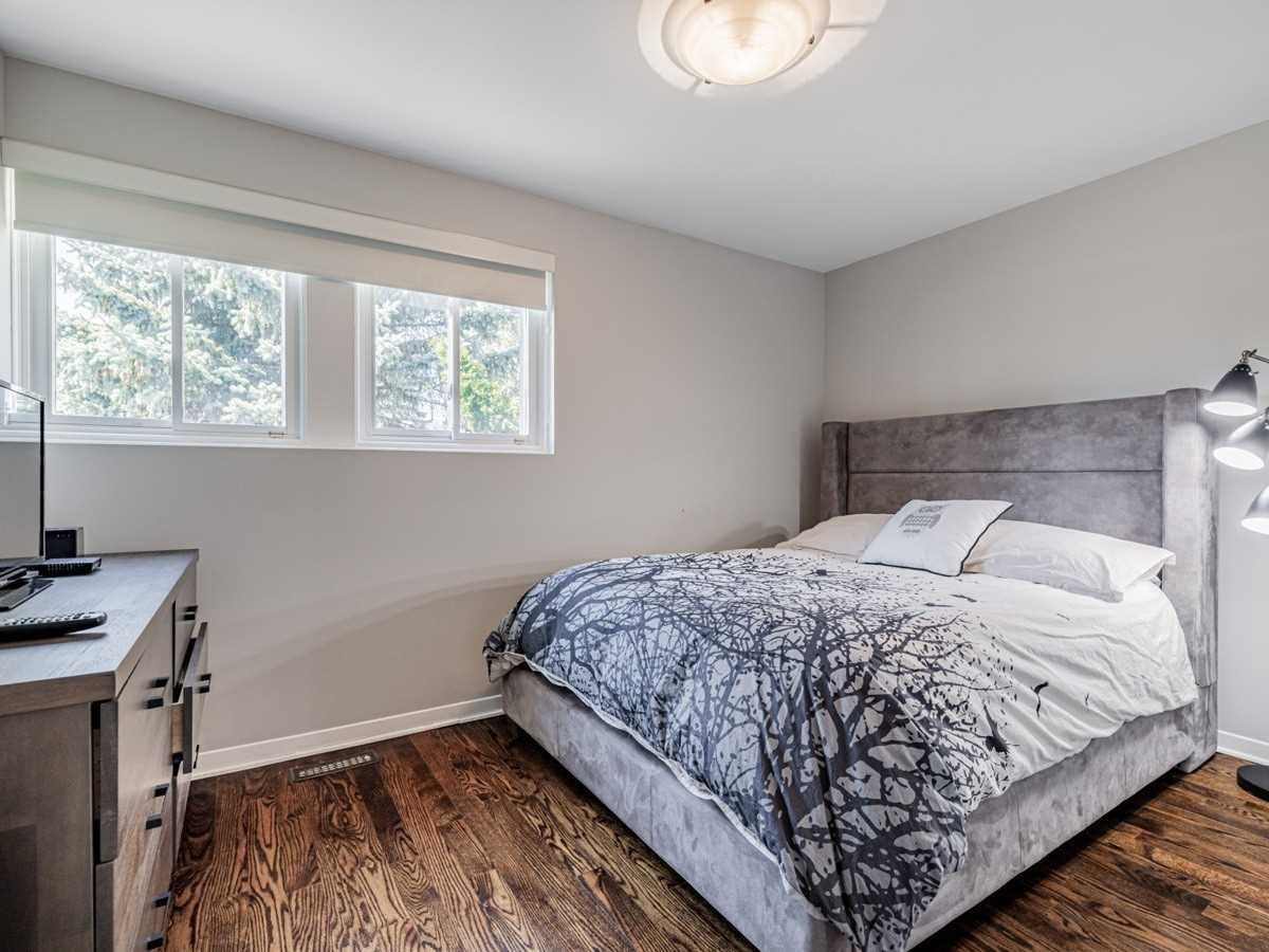 121 Donhill Cres