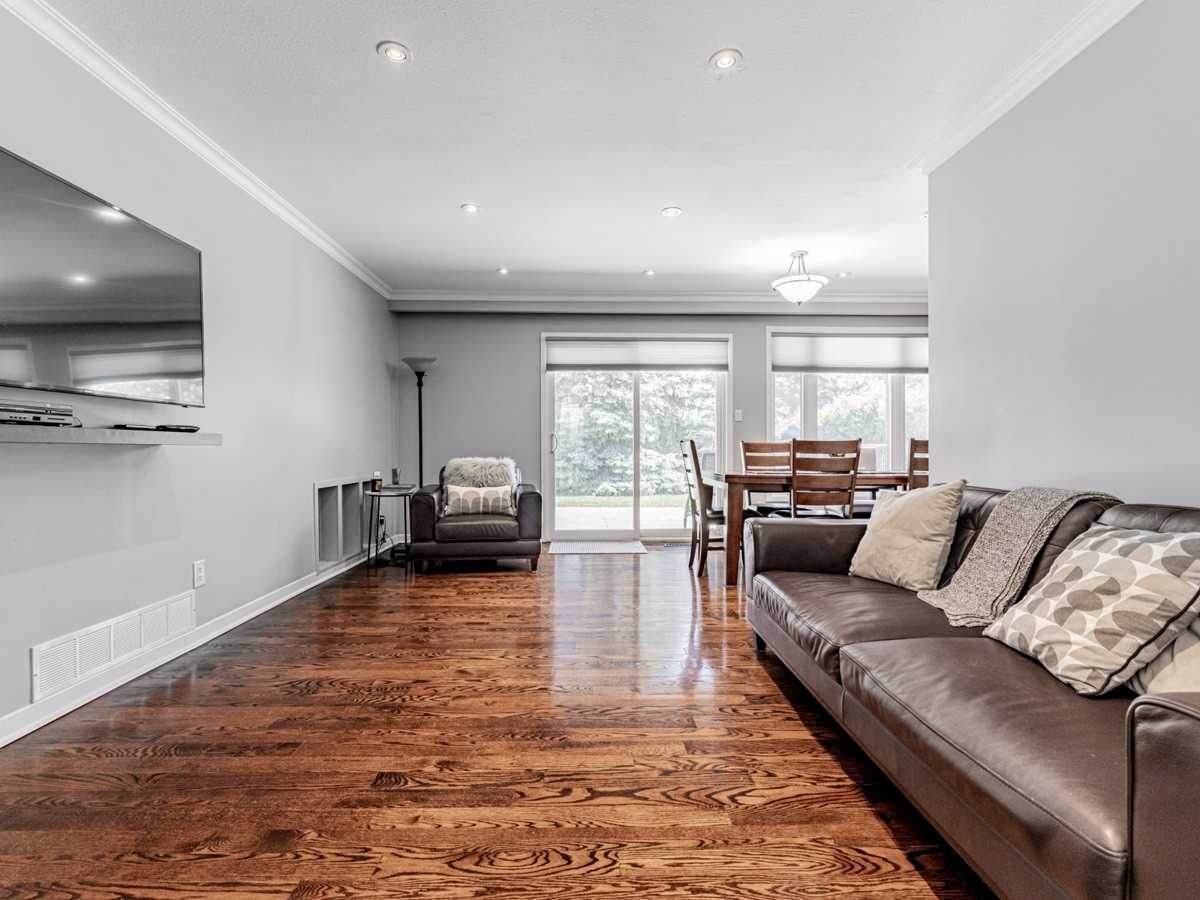 121 Donhill Cres