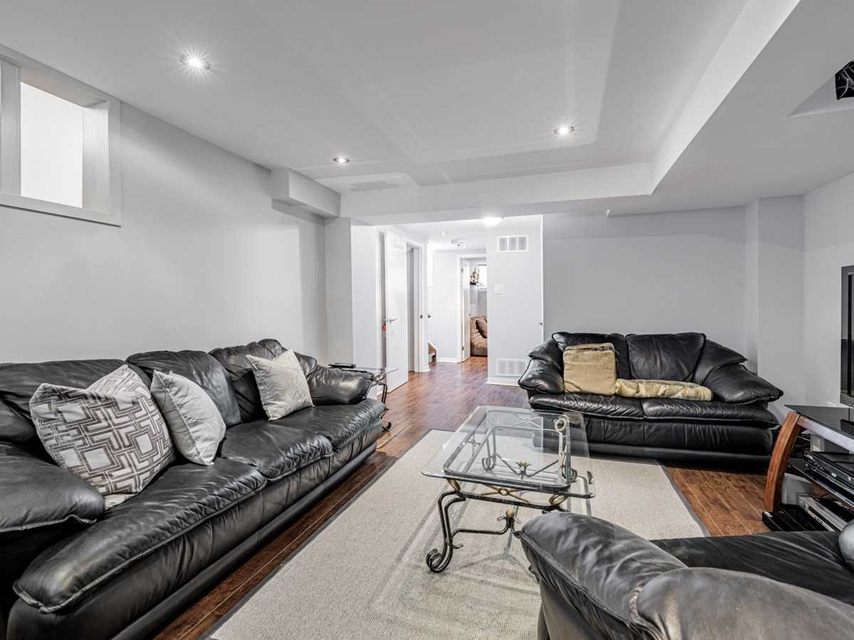121 Donhill Cres