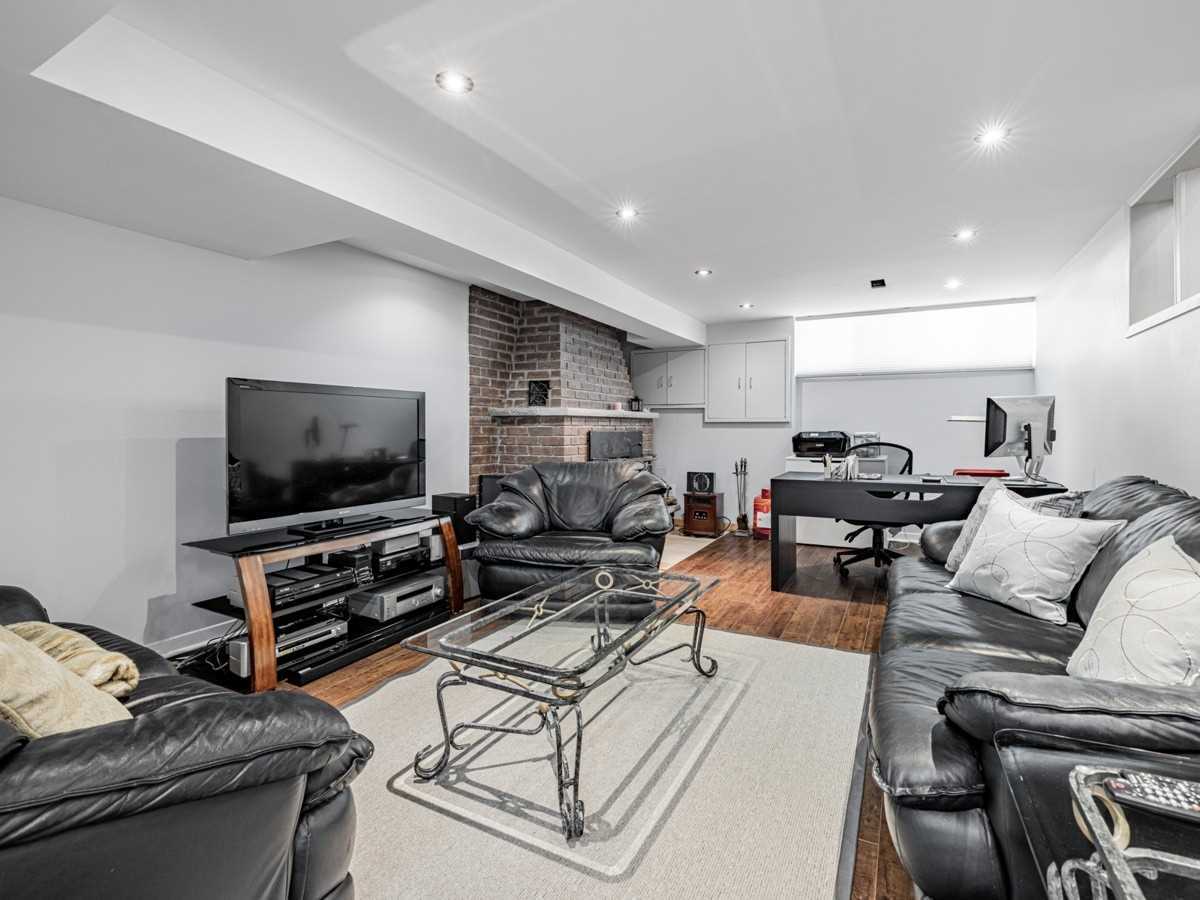 121 Donhill Cres