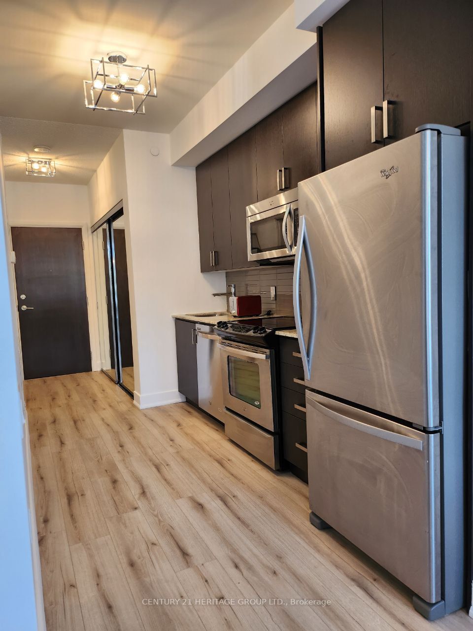 7608 Yonge St, #207