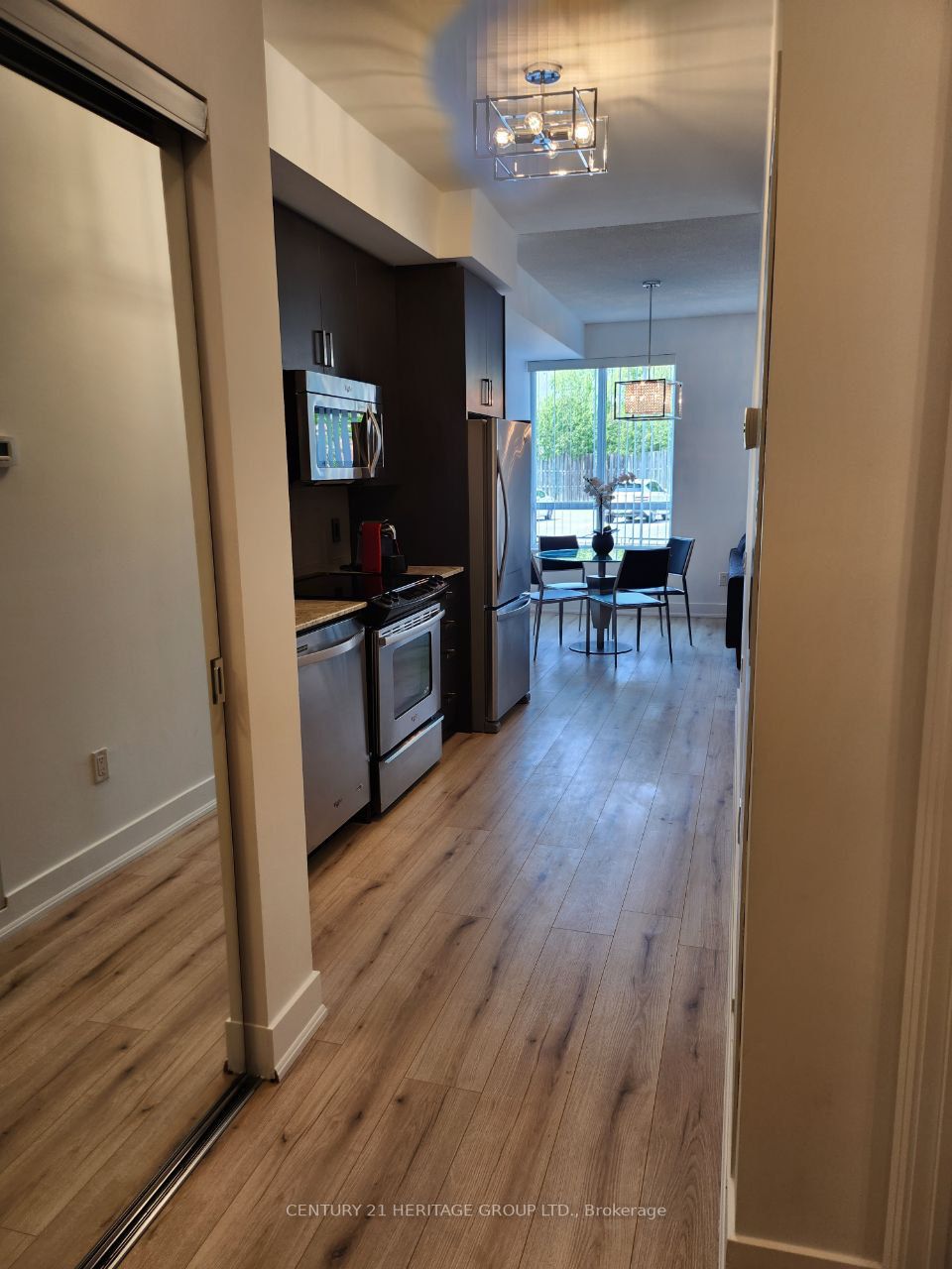 7608 Yonge St, #207