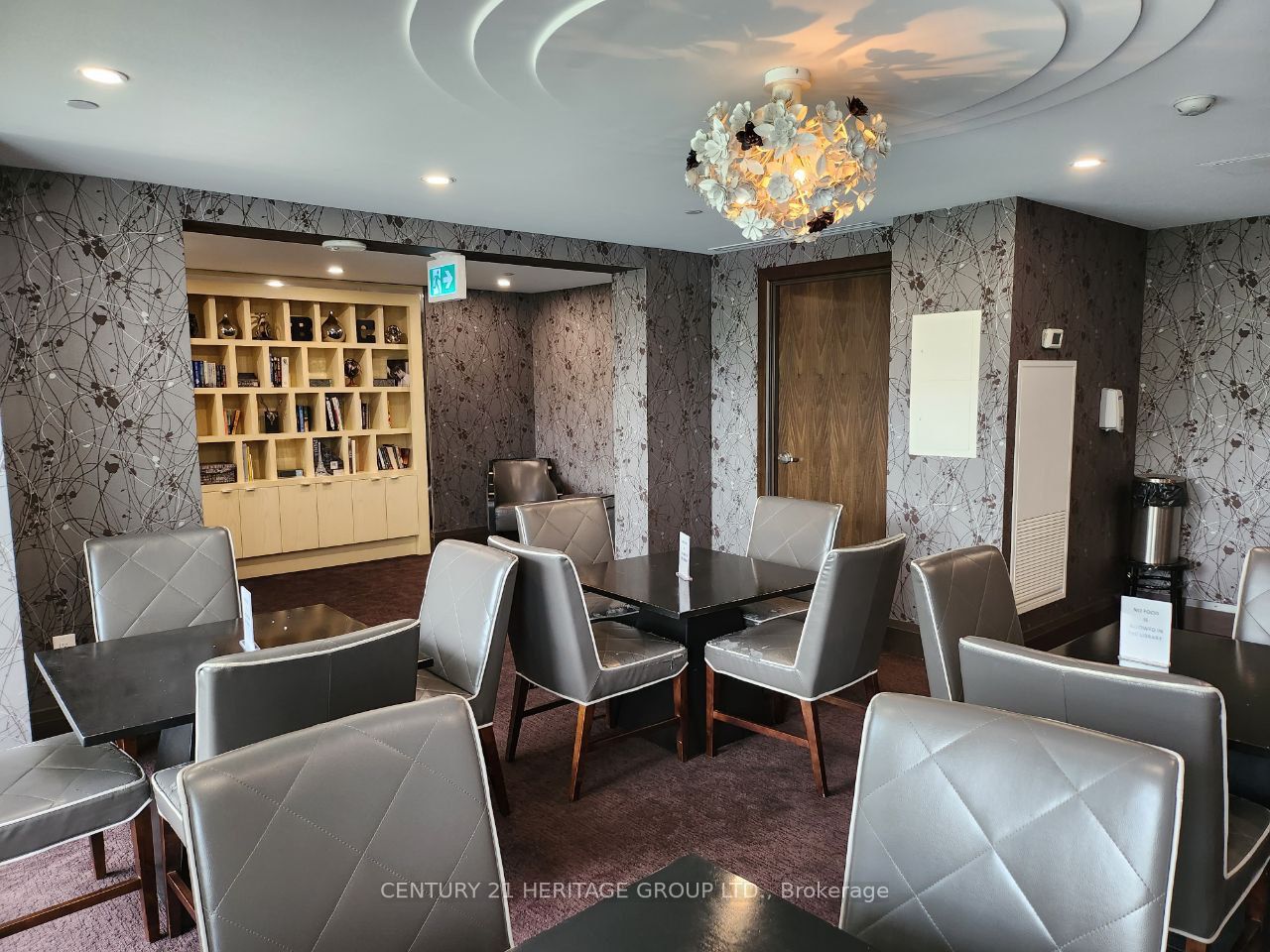 7608 Yonge St, #207