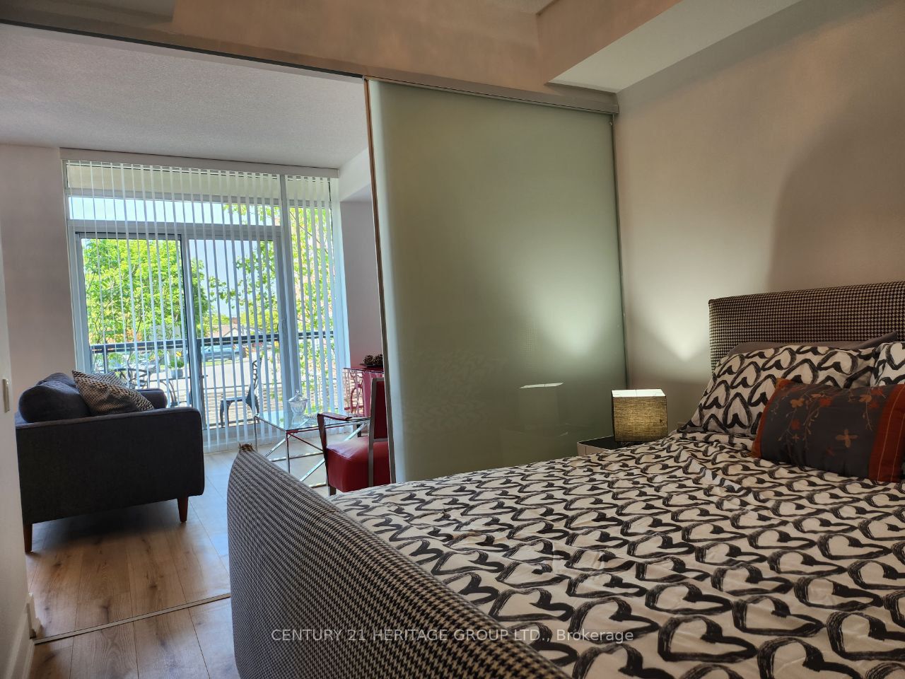7608 Yonge St, #207