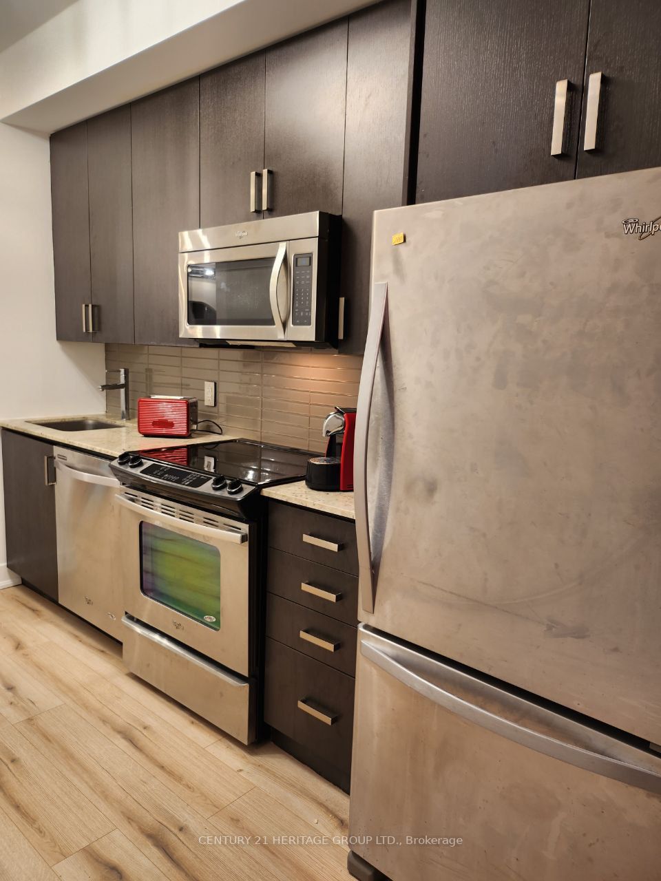 7608 Yonge St, #207