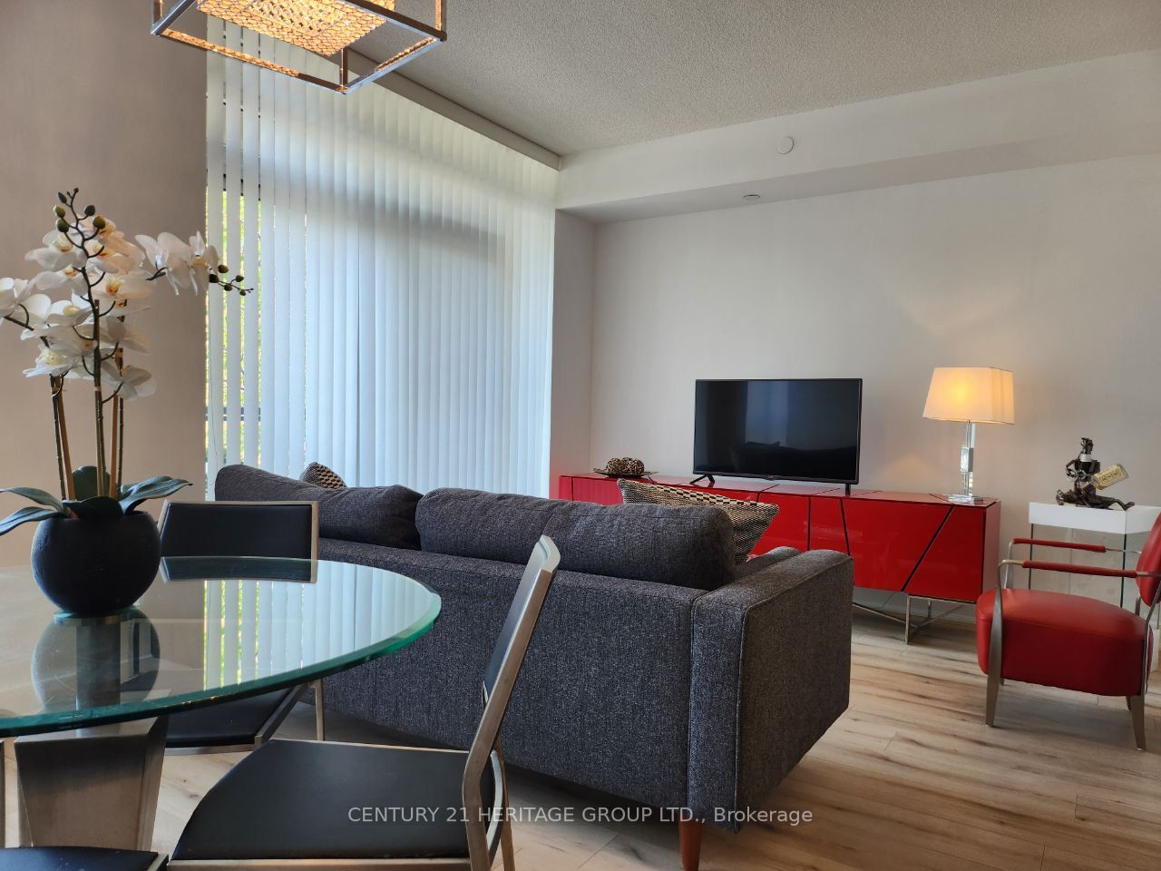 7608 Yonge St, #207