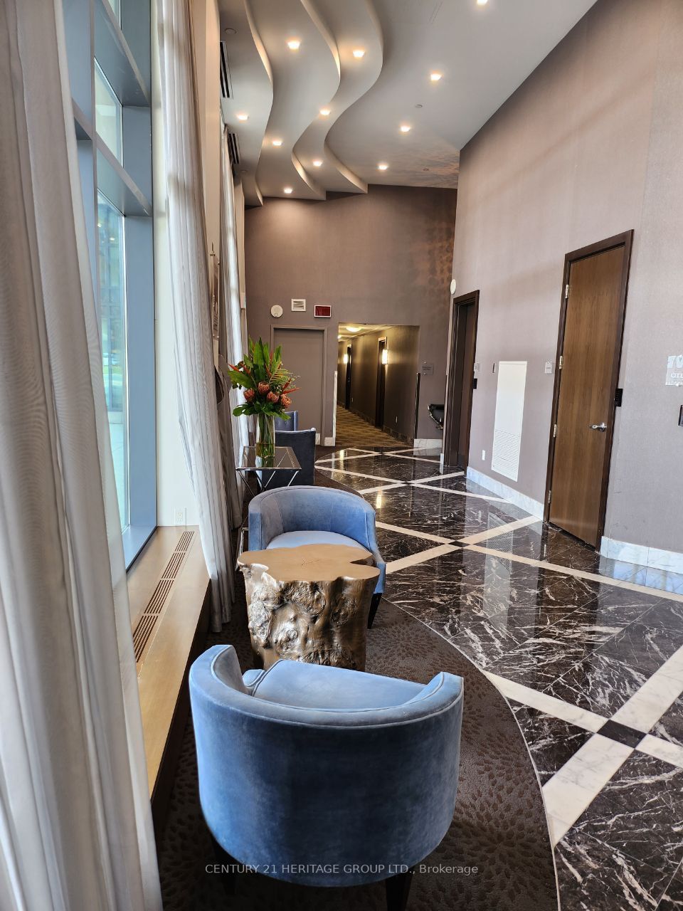 7608 Yonge St, #207