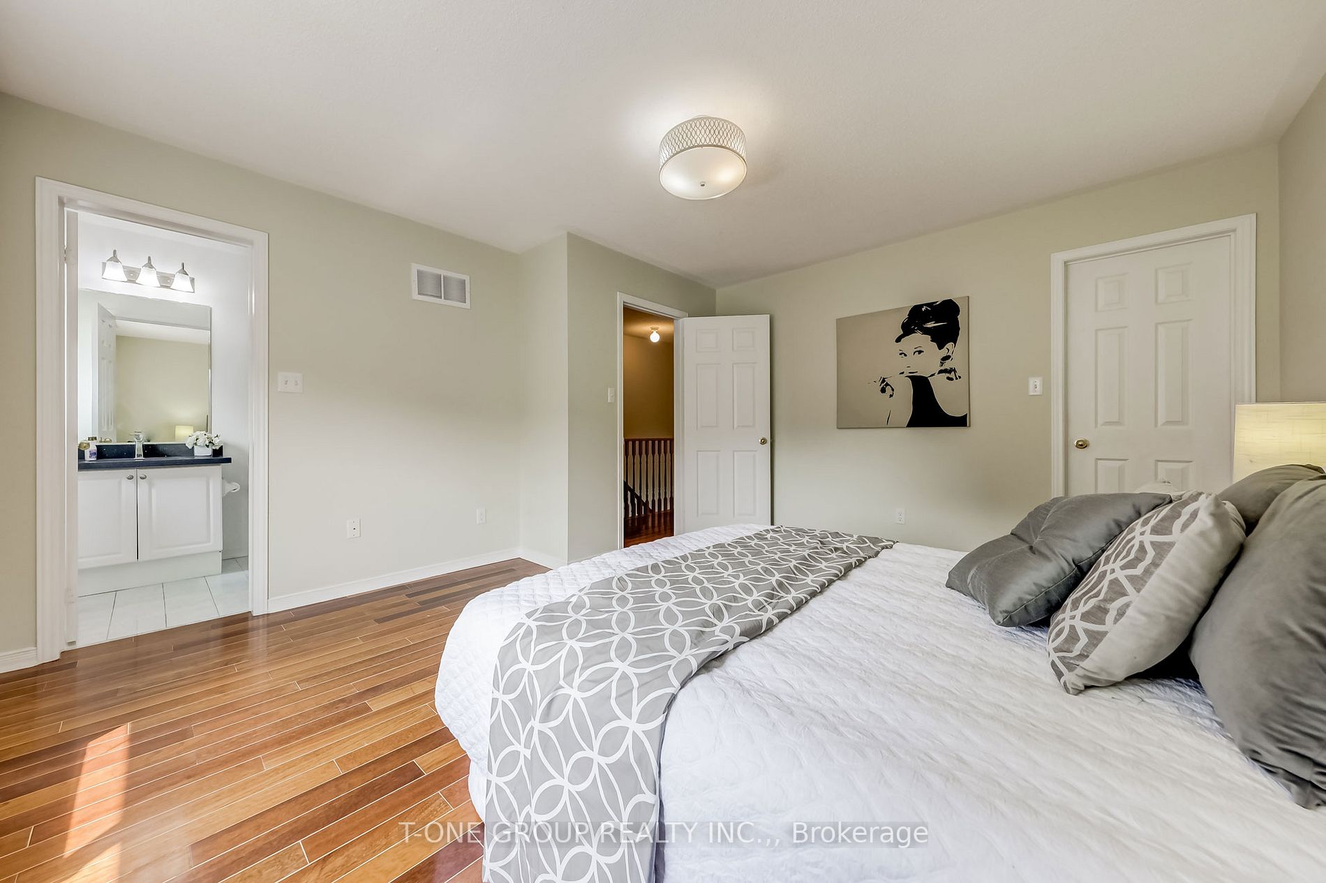 19 King William Cres