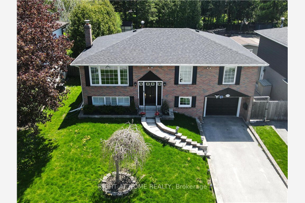 978 Wildwood Dr, Newmarket