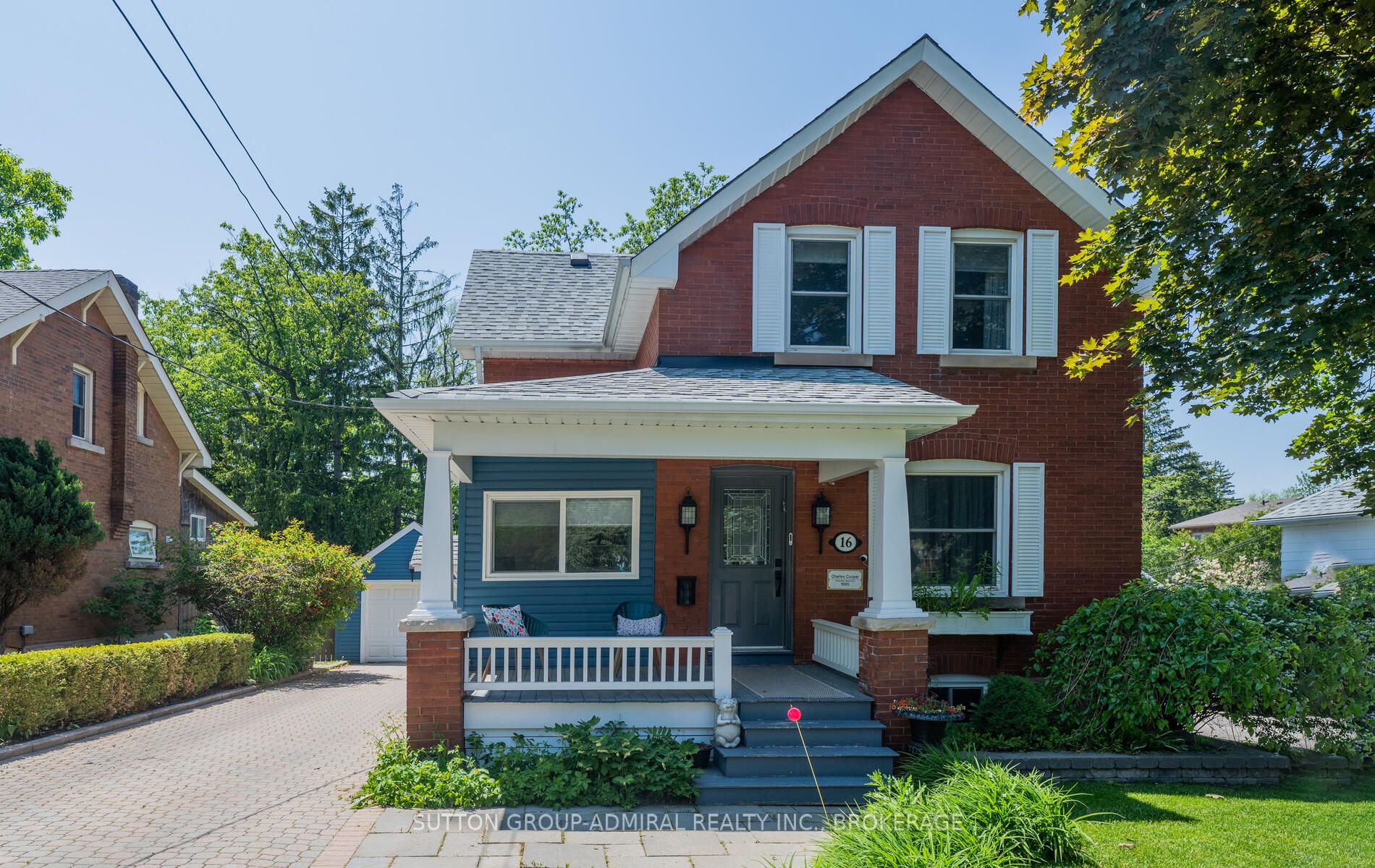 16 Elizabeth Street S