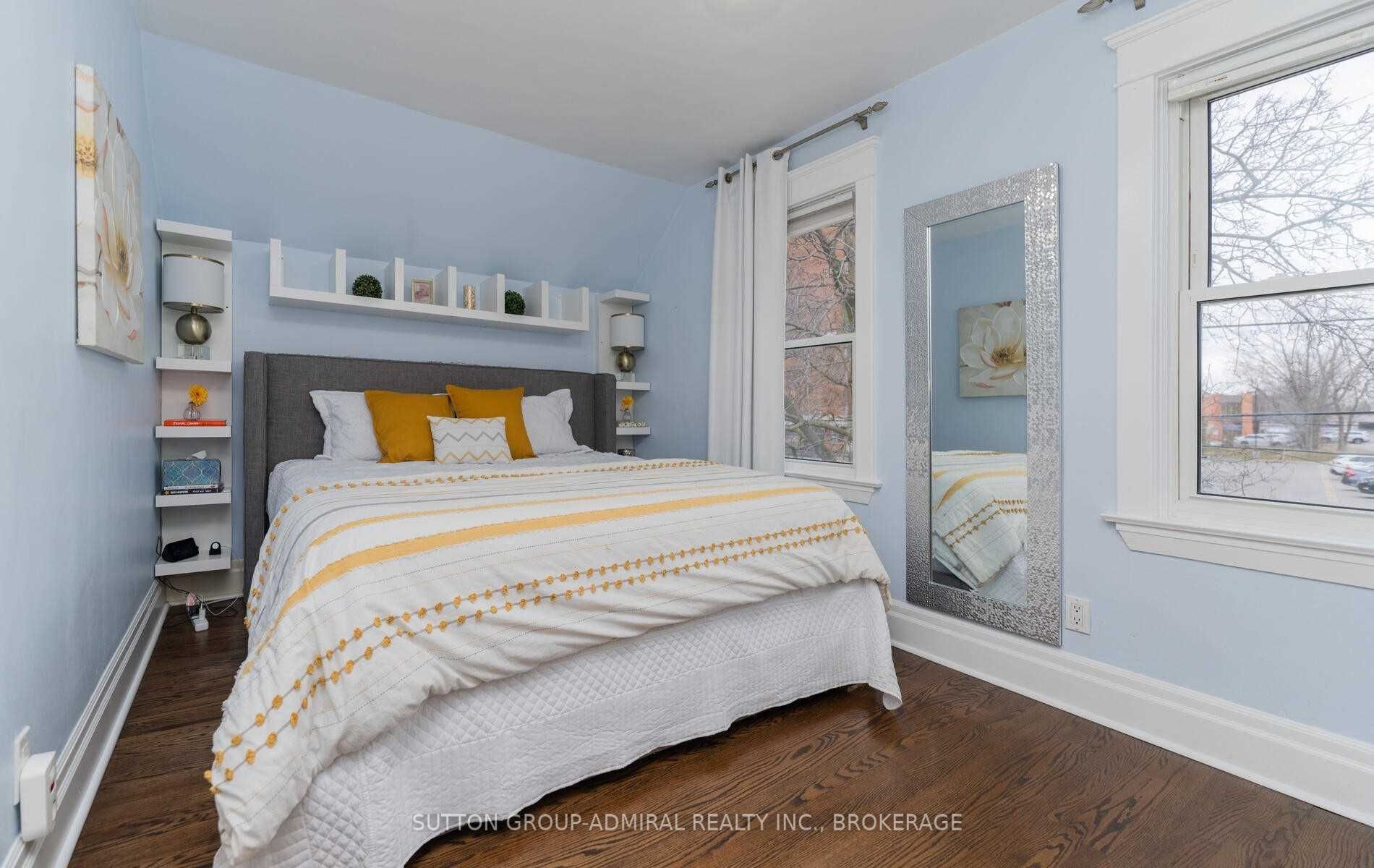 16 Elizabeth Street S