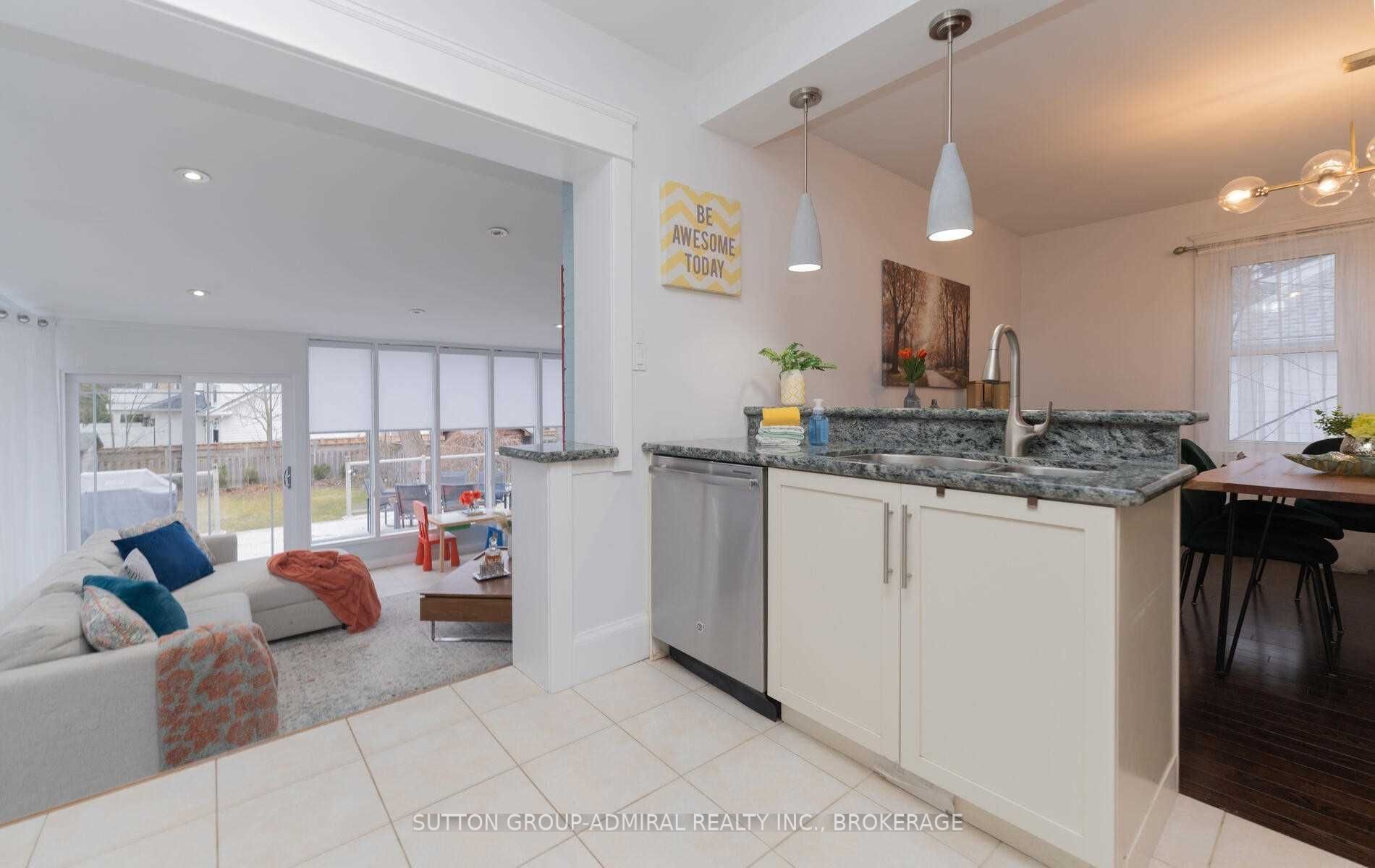 16 Elizabeth Street S