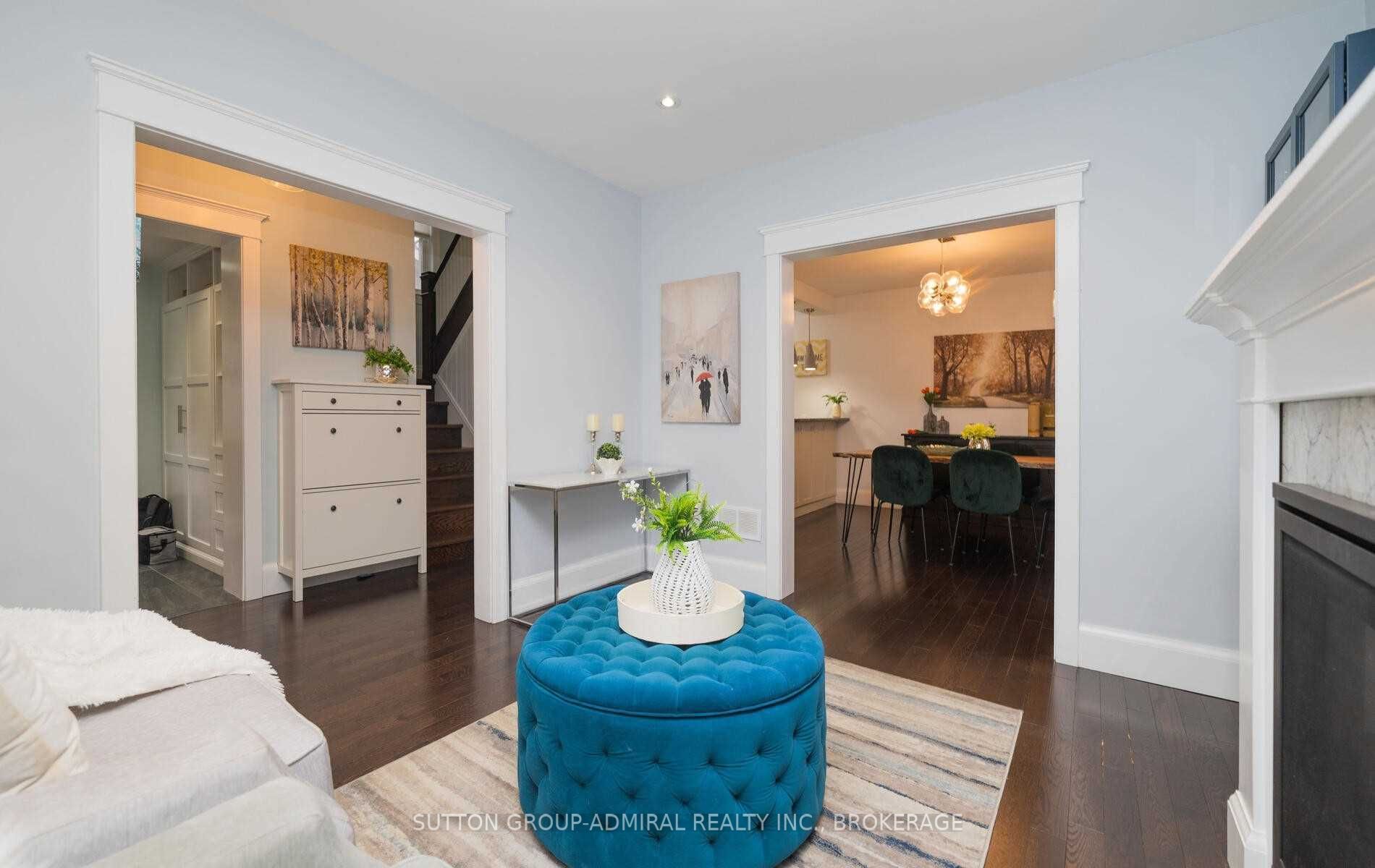16 Elizabeth Street S