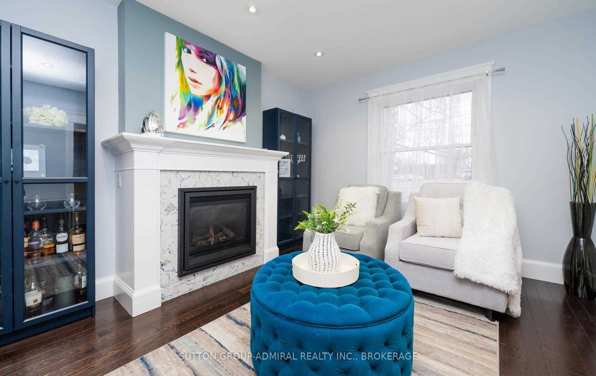 16 Elizabeth Street S