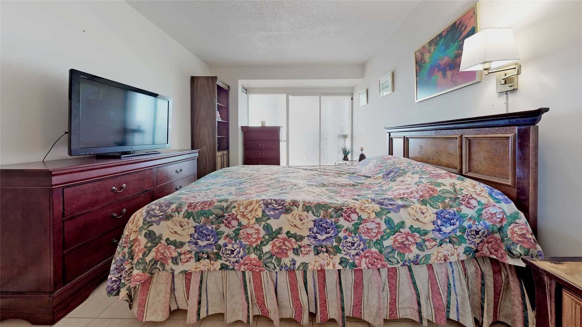 1 Clark Ave W, #1604