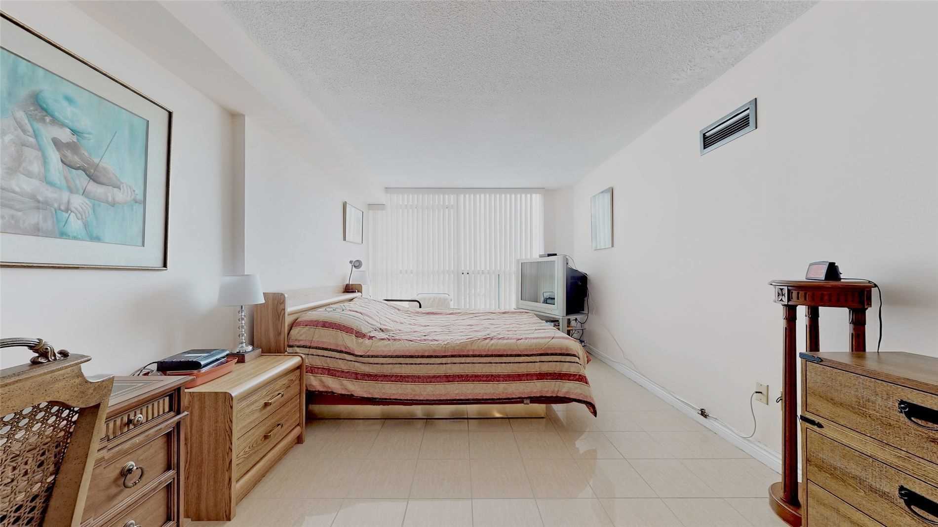 1 Clark Ave W, #1604