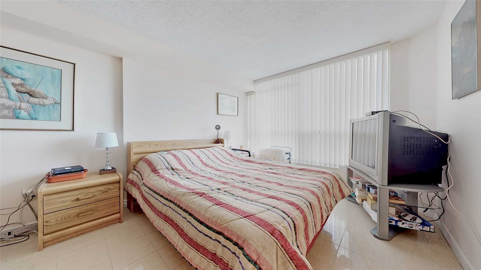 1 Clark Ave W, #1604