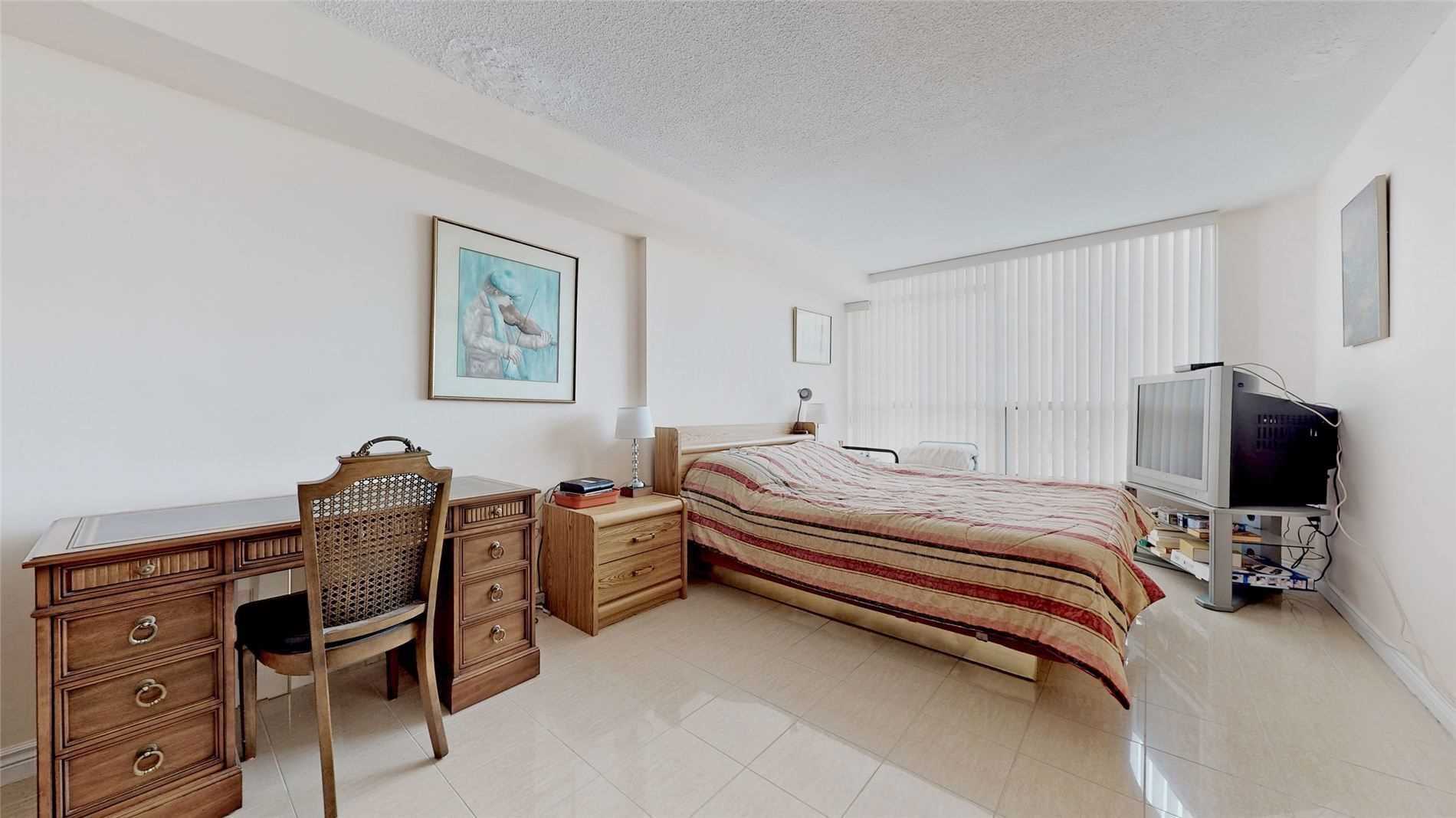 1 Clark Ave W, #1604