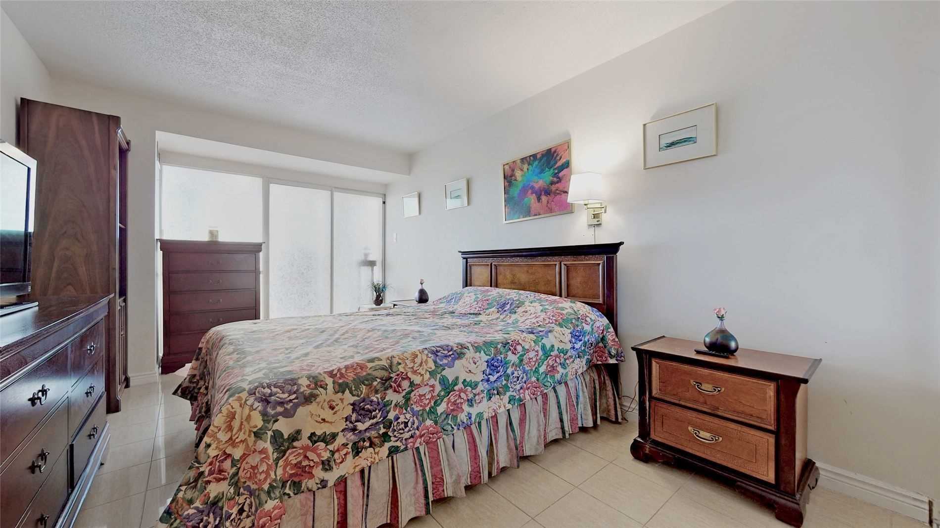 1 Clark Ave W, #1604