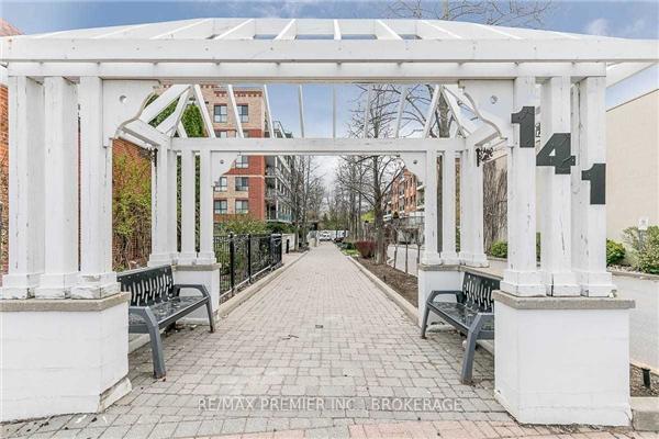 141 Woodbridge Ave, Vaughan