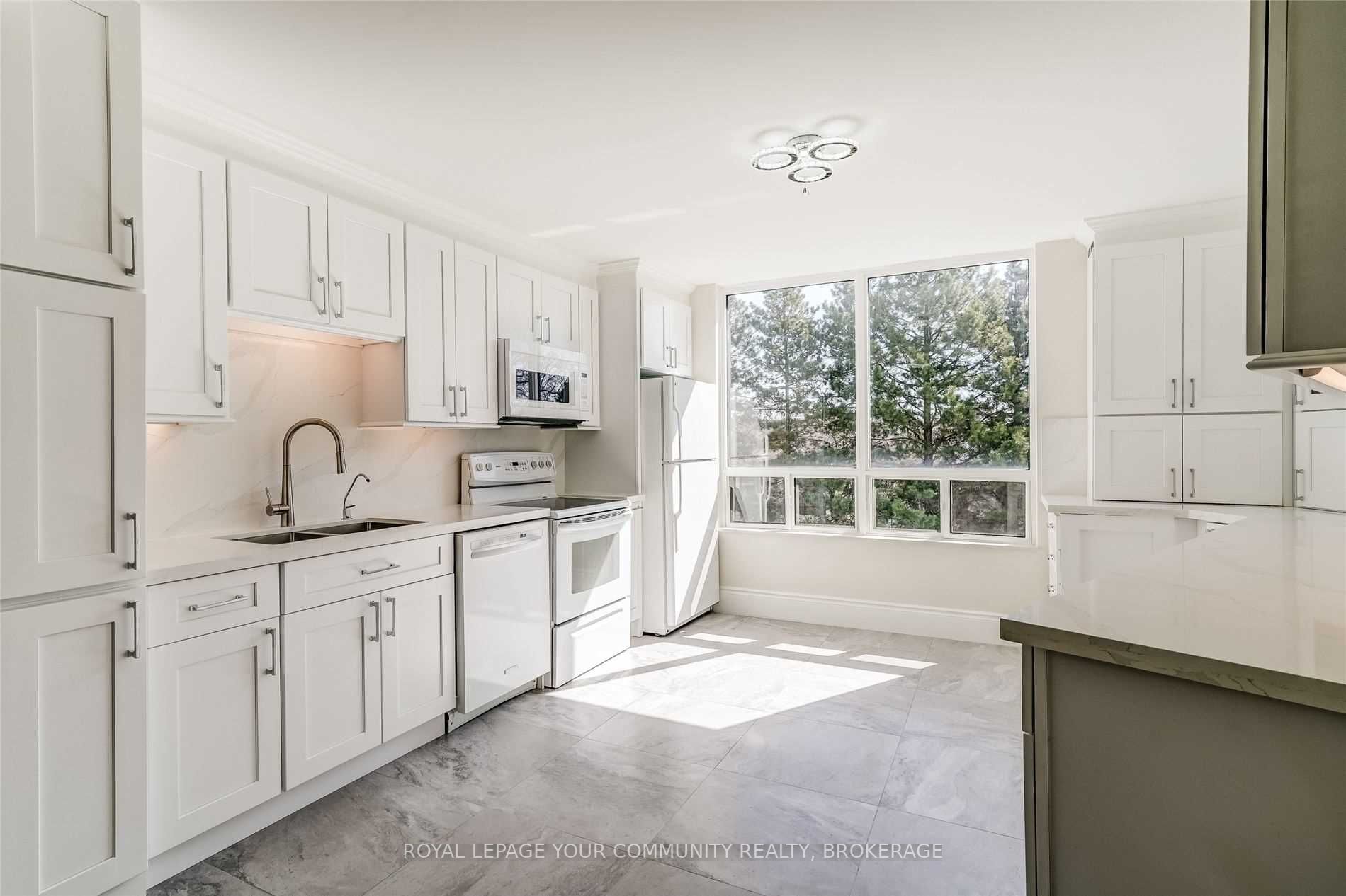 333 Clark Ave W, #422