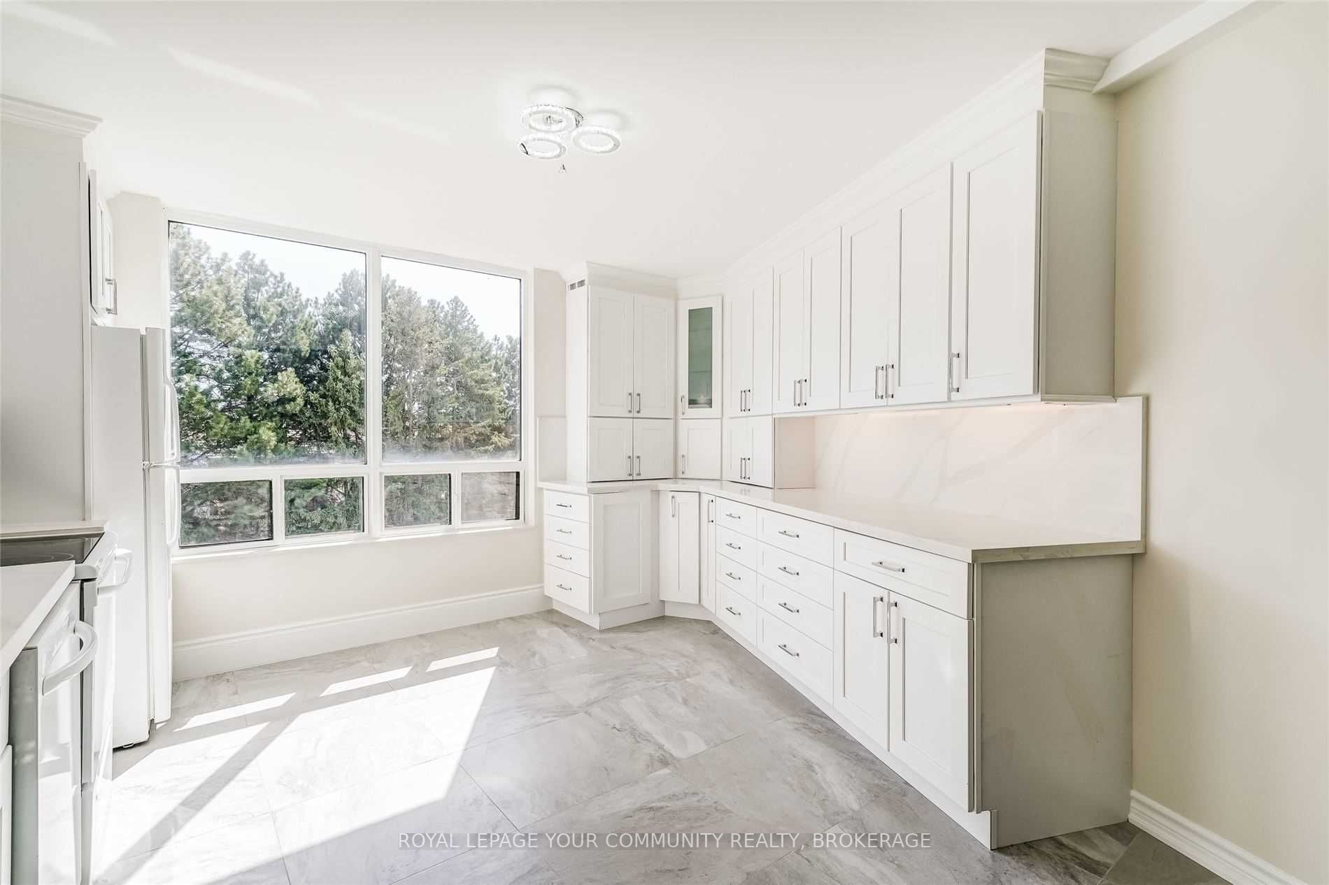 333 Clark Ave W, #422