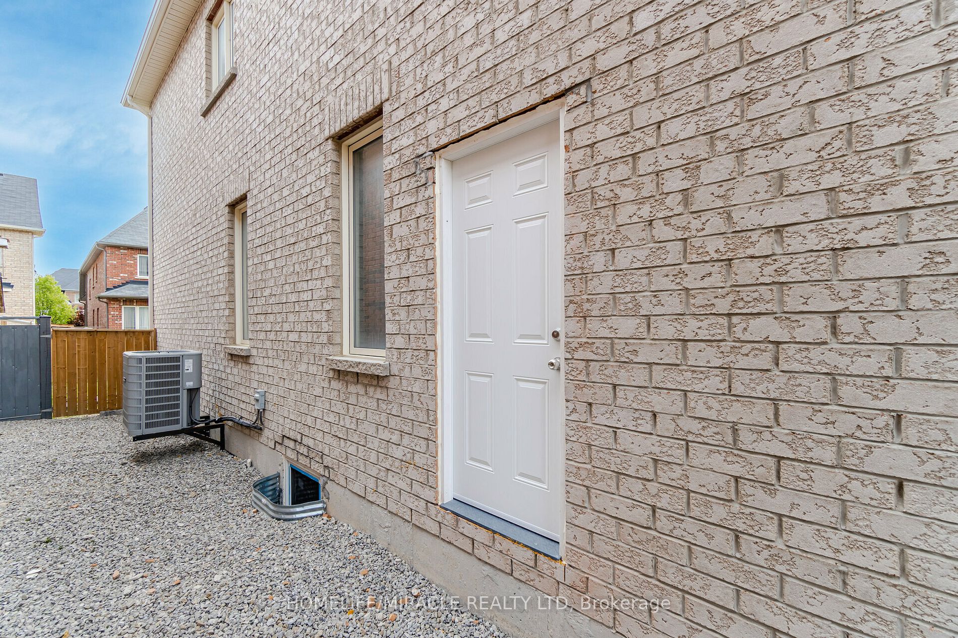 19 Selby Cres
