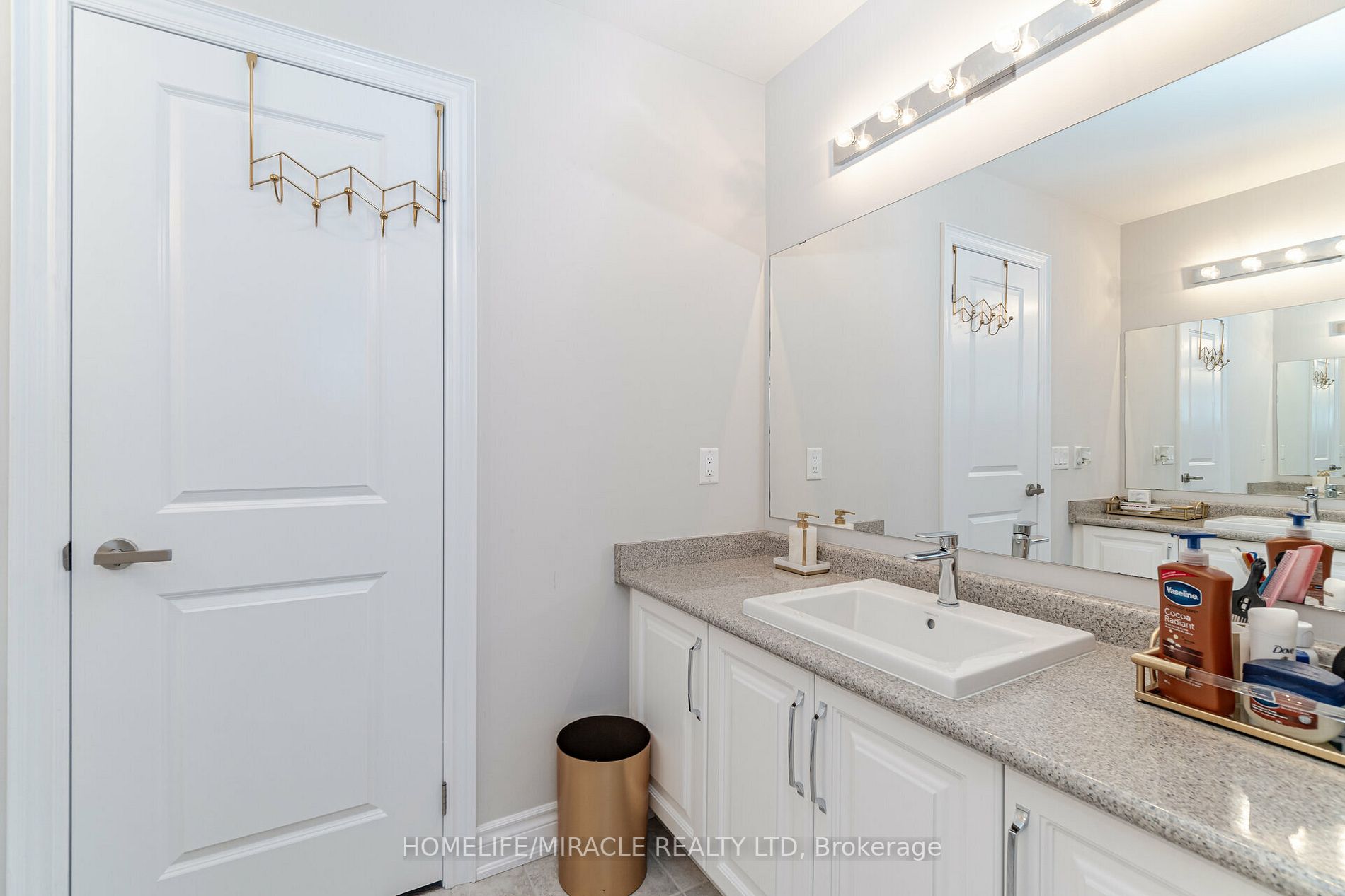 19 Selby Cres