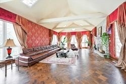 305 Woodland Acres Cres