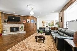 305 Woodland Acres Cres