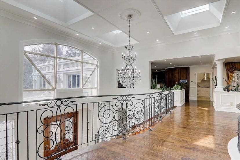 305 Woodland Acres Cres