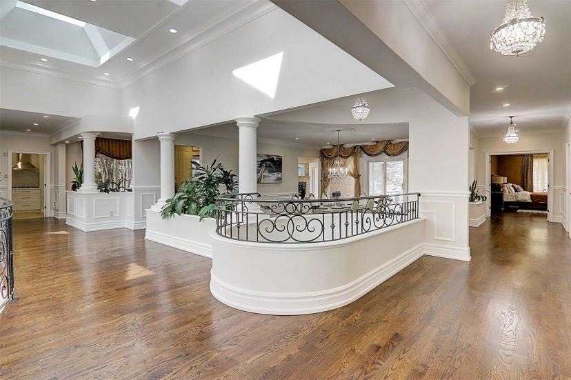 305 Woodland Acres Cres