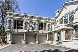 305 Woodland Acres Cres