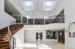 305 Woodland Acres Cres