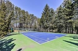 305 Woodland Acres Cres
