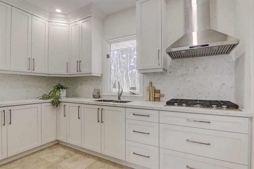 305 Woodland Acres Cres