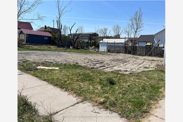 52 King St W, Uxbridge