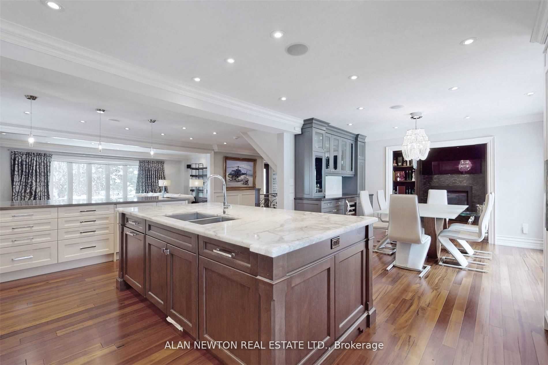 61 Riverside Blvd