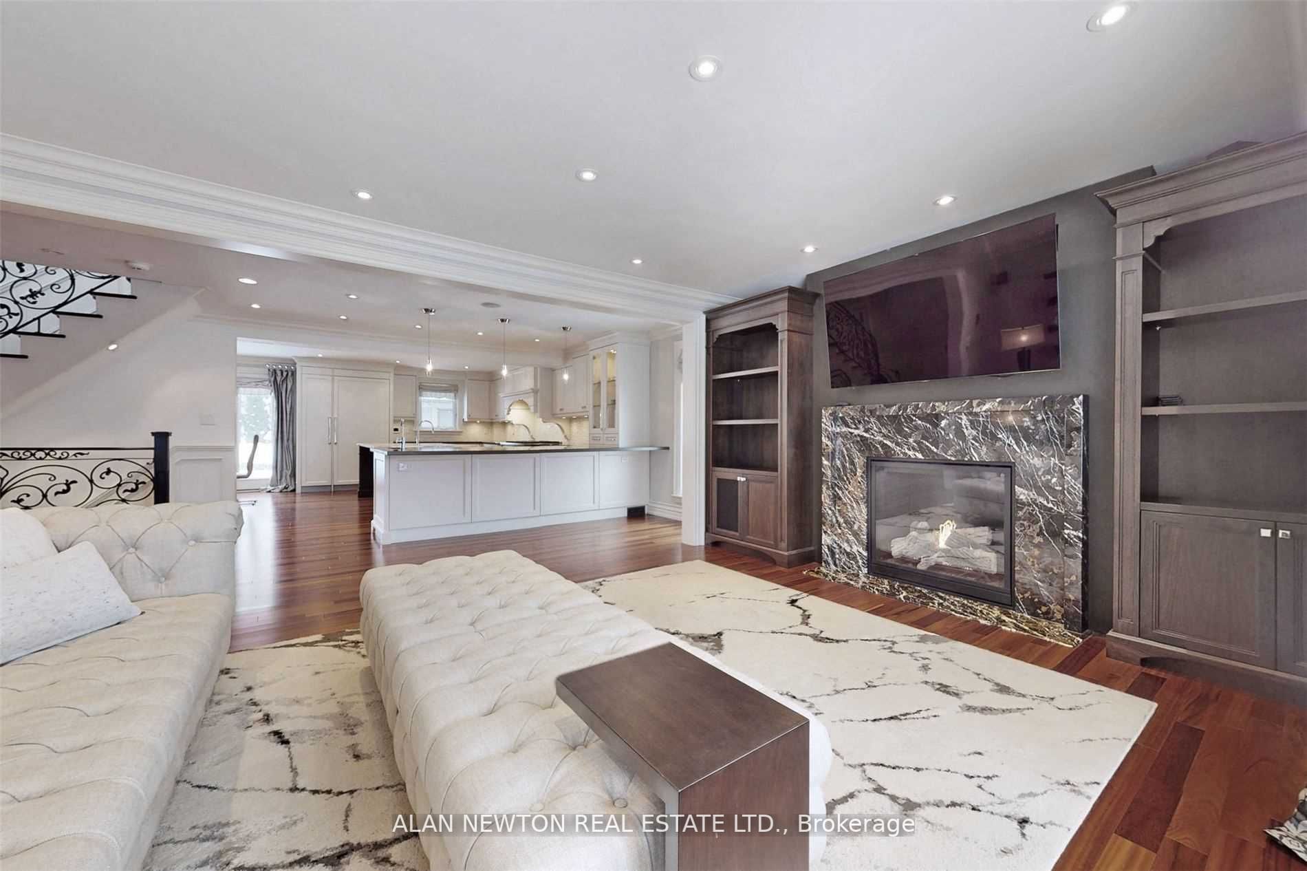 61 Riverside Blvd